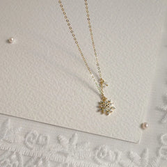 BNREnterprise Zircon Snowflake Pendant Necklace