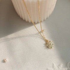 BNREnterprise Zircon Snowflake Pendant Necklace